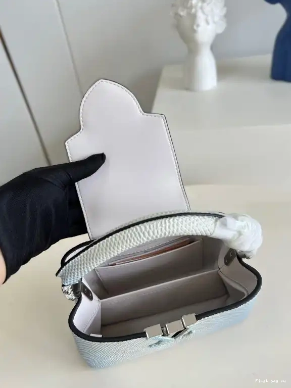 First bag ru LOUIS MINI CAPUCINES VUITTON 0527